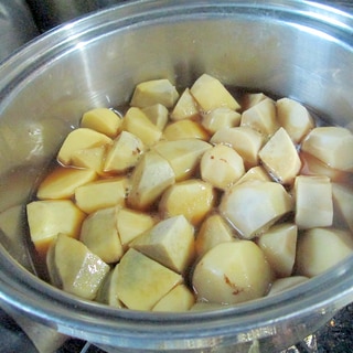 調味料は市販のすき焼きのタレだけの里芋の煮っ転がし